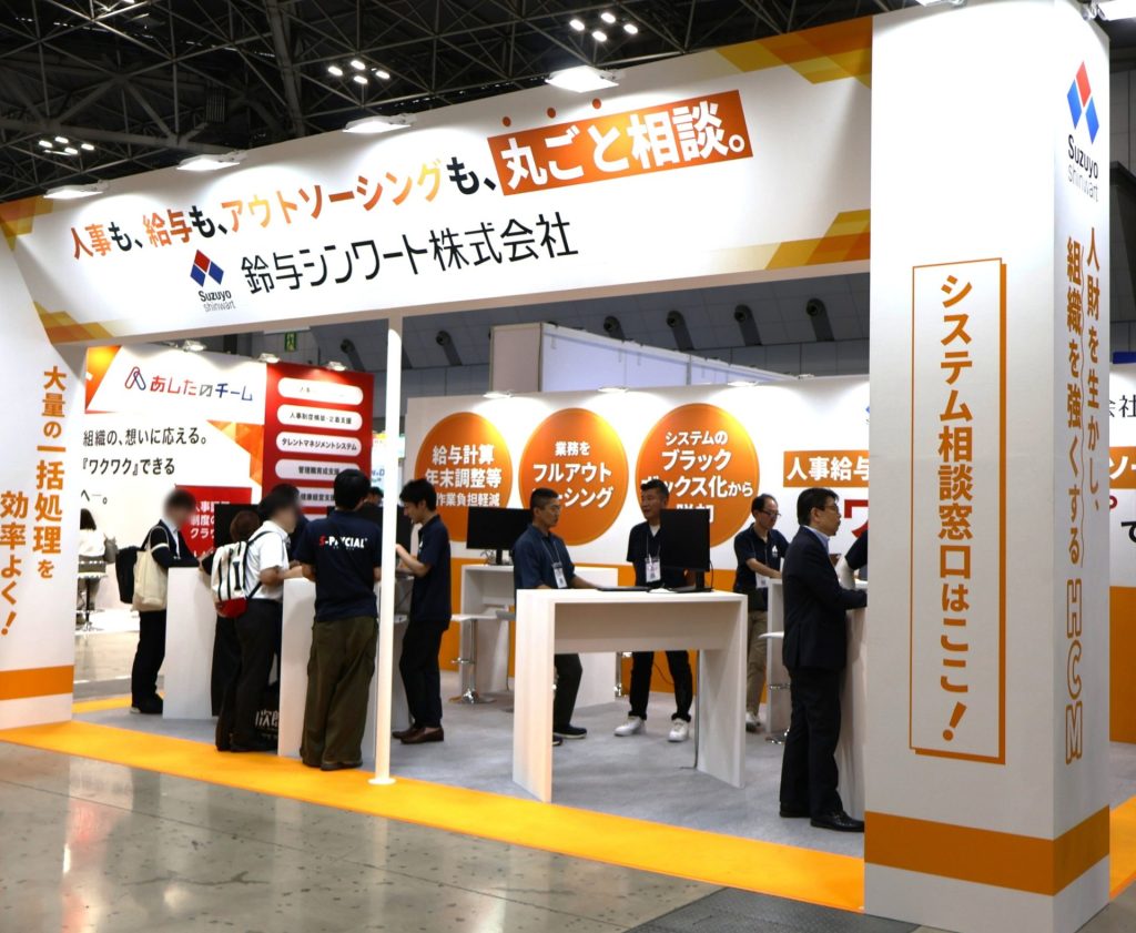 会期1日目、6月17日（月）のブースがにぎわっている写真
